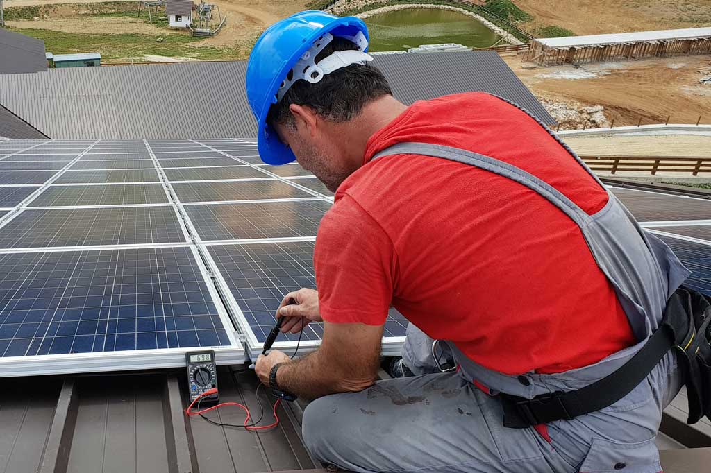 The Beginner's Guide to Selling Solar Panels for a Profit